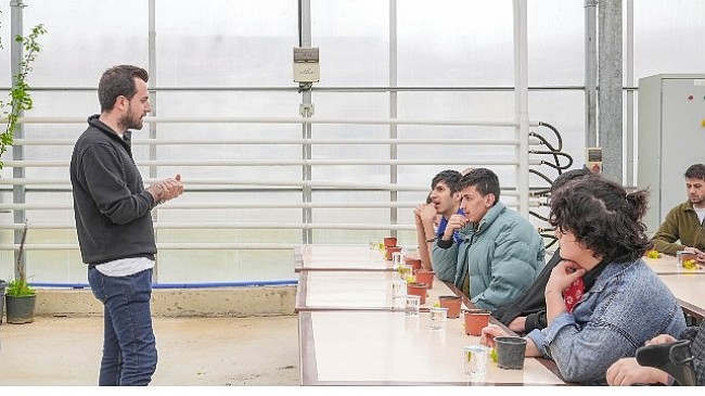 Seranın Özel Konukları Çiçek Dikti