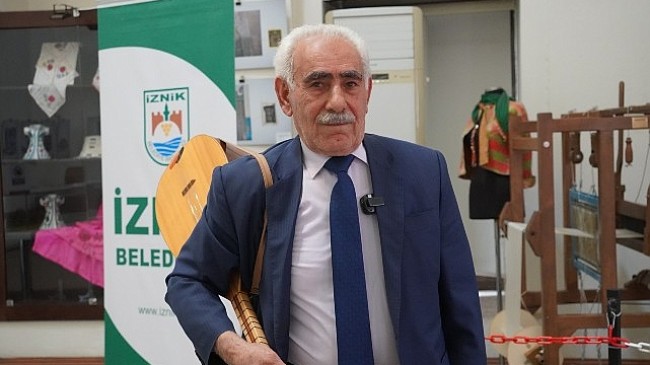 65 yıldır sazı ve kalemi elinde