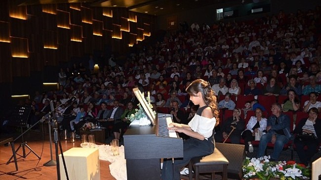 Dikili’de küçük yıldızlar büyük alkış aldı