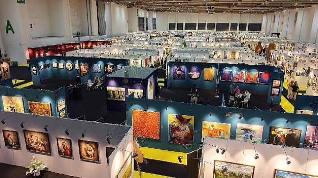 İzmir’de sanat ve antika fuarına yoğun ilgi