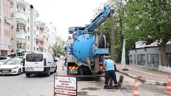 yağmur suyu hattı temizliği sürüyor