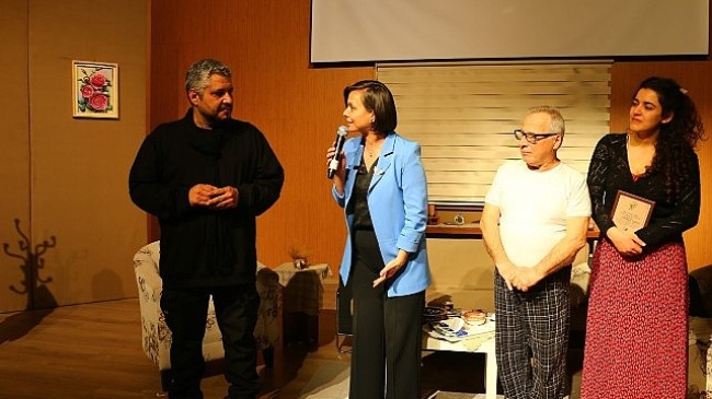 Ayvalık Belediye Tiyatrosu’na ödül yağdı…