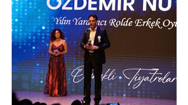 İzmir Şehir Tiyatroları’na anlamlı ödül