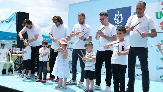 Uçurtmalar gökyüzünü, sevgi yürekleri sardı