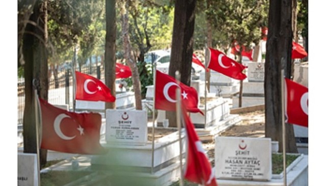 Başkan Tugay 15 Temmuz şehitlerini andı