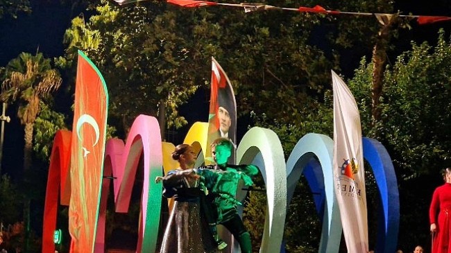 Gürcü dans topluluğundan Kemer’de muhteşem şov