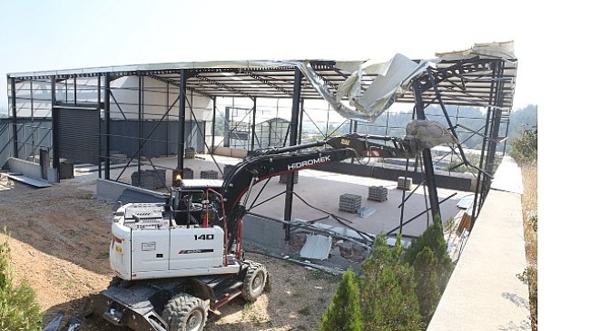 Kayapa’da iki kaçak yapı yıkıldı