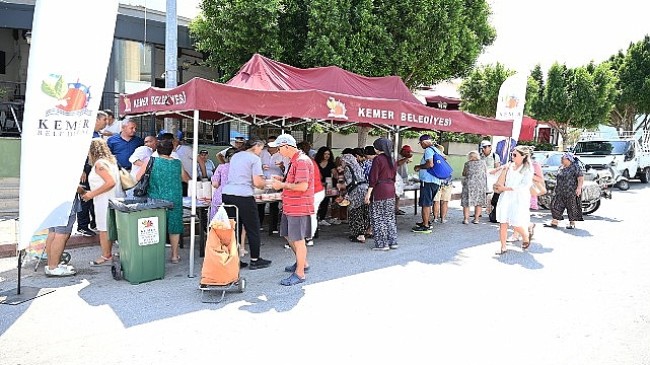Kemer Belediyesi’nden aşure ikramı
