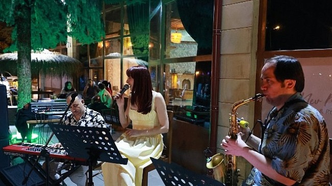 NevMekan Cafe’de Caz Rüzgarı Esti