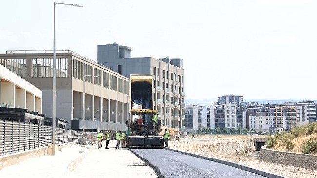 Balkan Mahallesi’nde yollar asfaltlanıyor