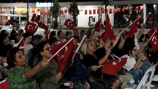 Zafer meşalesi Milli İrade Meydanı’nda yakıldı