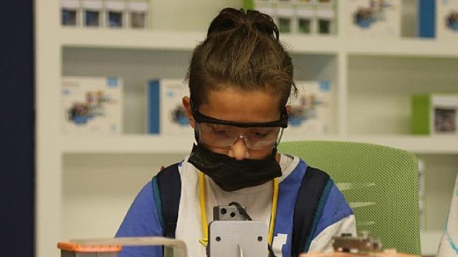 Çocuklar, Kayseri Büyükşehir Belediyesi’nin Bilim Kampı ile Hem Öğreniyor Hem de Eğleniyor