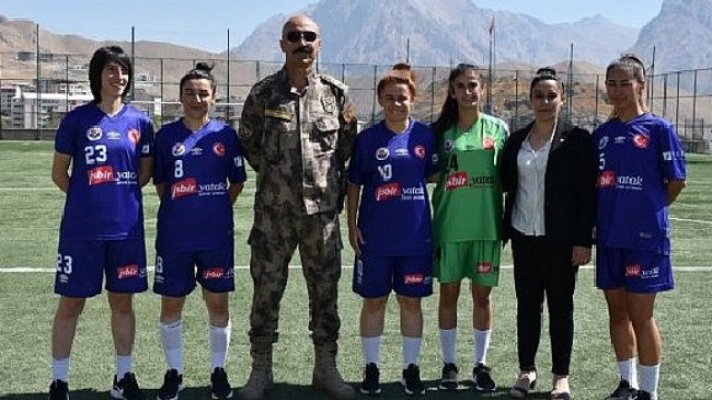 Hakkarigücü Kadın Futbol Takımı’nın yeni sponsoru İŞBİR Yatak