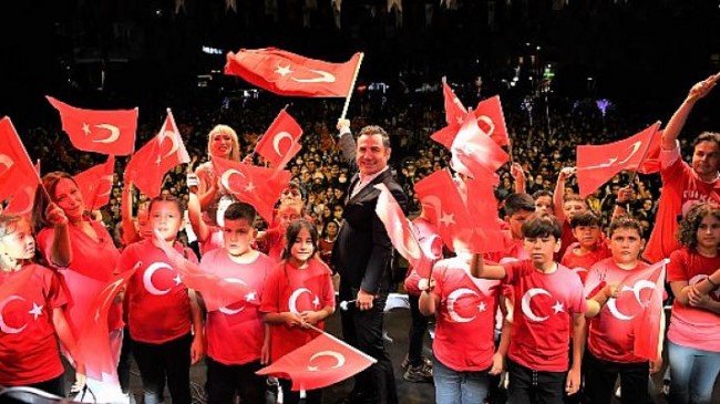 Ferhat Göçer Cumhuriyet Konserini Antalya’da Verdi