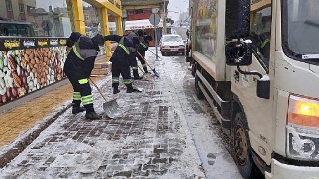 Kar Yağışı İle Birlikte Belediye Ekipleri Harekete Geçti