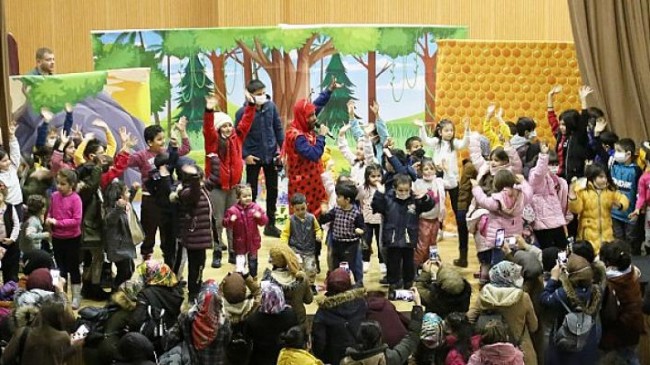 Çocuklar Ücretsiz Tiyatro İle Doyasıya Eğlendi