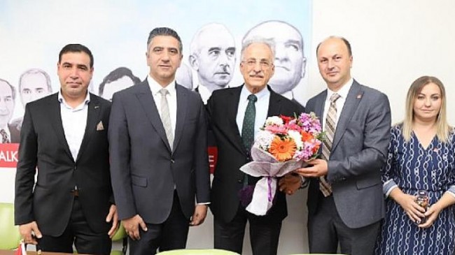 Murat Karayalçın: “Büyükşehir Belediyeleri, Yerel Hükümetler Gibi”