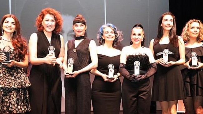 “26. Bedia Muvahhid Ödülü” Tiyatronun Yıldız Kadınlarına
