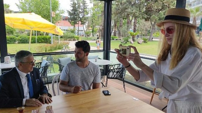 CNN Türk Muhabiri Samet Güner, Kemer Belediye Başkanı Necati Topaloğlu ile bir araya geldi.
