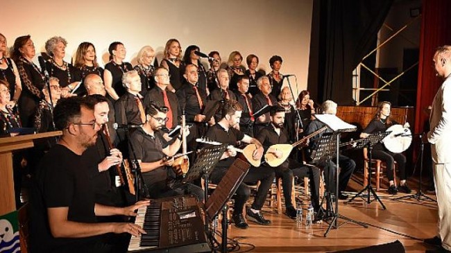 Foça Belediyesi Türk Halk Müziği Korosunun ‘‘Yaza Merhaba’’ isimli konseri büyük ilgi gördü