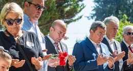 İzmir’in unutulmaz başkanı Ahmet Piriştina kabri başında anıldı