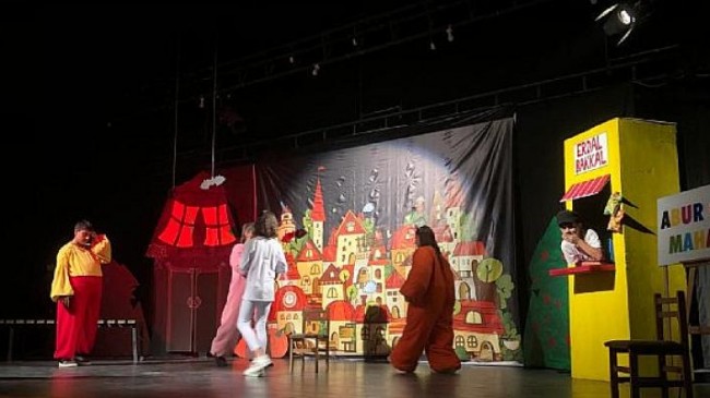 Van Büyükşehir Belediyesi İlkokul Öğrencilerini Tiyatro İle Buluşturuyor