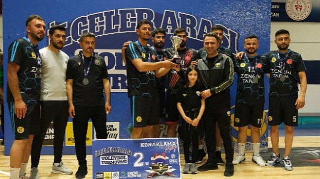 Konya Büyükşehir'in İlçeler Arası Voleybol Turnuvası'nda Şampiyon Çumra Oldu