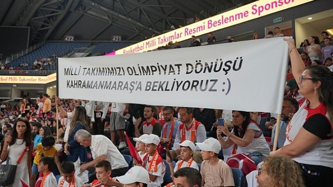 Kahramanmaraşlı çocuklar, Türkiye-Ukrayna Milli Basketbol maçında millileri desteklemek için İstanbul'daydı