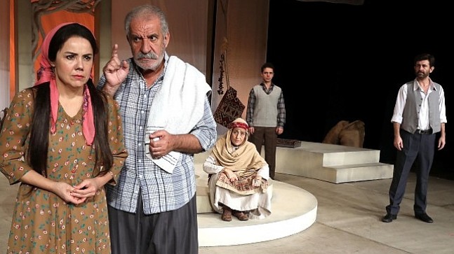 İstanbul Büyükşehir Belediyesi Şehir Tiyatroları en beğenilen oyunlarından Gül'e Ağıt'ı Bahçelievler seyircisiyle buluşturuyor.