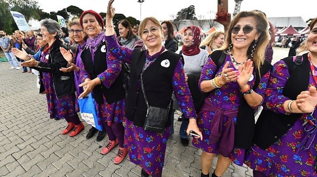 İzmir'de festival havasında Kadınlar Günü kutlaması “Bugün olmadığında eşitliği sağladık diyeceğiz"