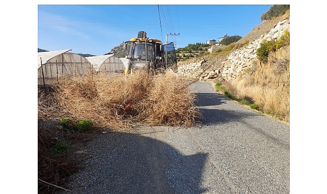 alanyada-yol-bakim-mesaisi-devam-ediyor.jpg