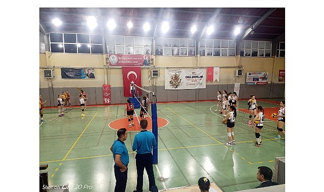 cigli-belediyesinin-voleybol-takimlari-ligde-zirvede.jpg