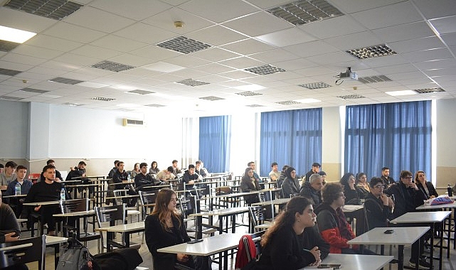 ege-universitesinde-engeller-akran-mentorlugu-ile-asiliyor.jpg