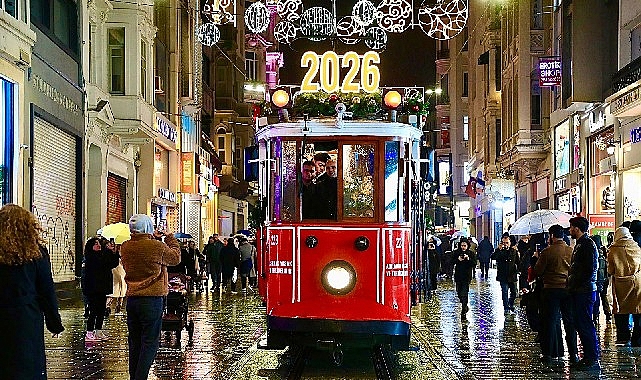 iettden-istiklal-caddesinde-yeni-yil-surprizi.jpg