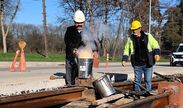kartepe-tramvay-hattinda-raylar-kaynak-ile-birlesiyor.jpg