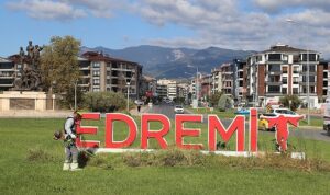 park-ve-yesil-alanlari-ile-nefes-alan-edremit.jpg