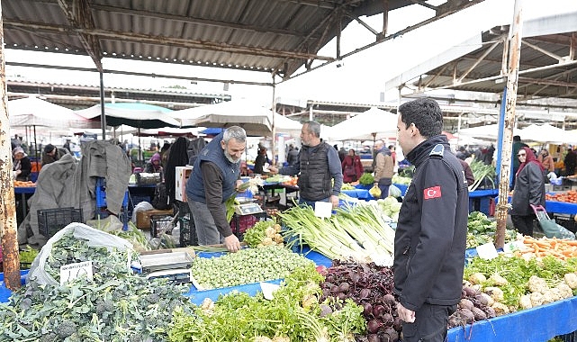 burhaniye-belediyesi-zabita-ekipleri-pazar-denetimlerini-surduruyor.jpg