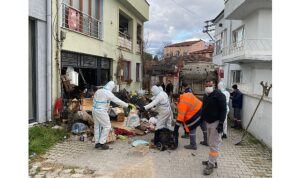 goruklede-iki-katli-cop-ev-temizlendi.jpg