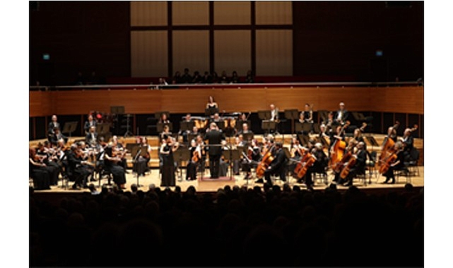 izmir-devlet-senfoni-orkestrasi-iki-buyuk-yetenegi-bulusturdu.jpg