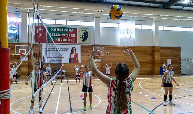 karsiyaka-belediyesinden-voleybol-turnuvasi.jpg