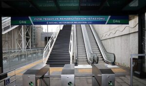 sehir-hastanesinde-yuruyen-merdiven-bakima-giriyor.jpg