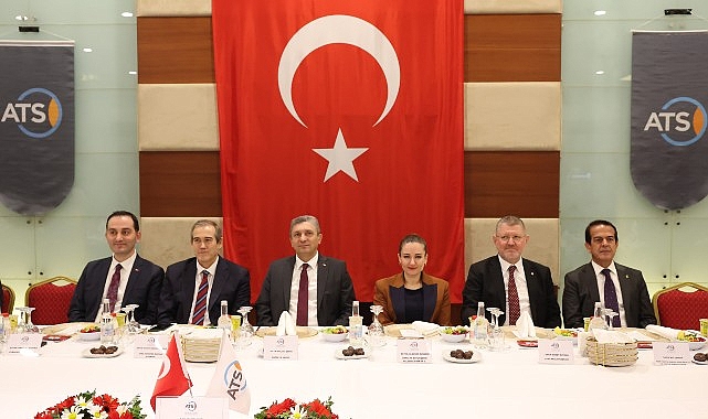 baskan-vekili-ozdemir-is-dunyasi-ile-iftarda-bir-araya-geldi.jpg