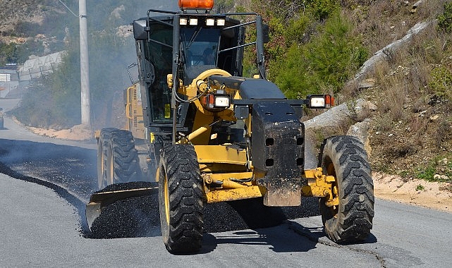 buyuksehirden-alanyada-yol-yapim-calismasi.jpg