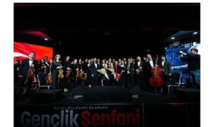 buyuksehirin-genclik-senfoni-orkestrasi-ilk-konserinde-devlesti.jpg