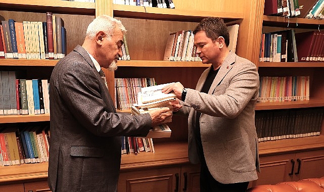 cgd-bursa-subesi-osmangaziye-ugur-mumcu-kitaplarini-bagisladi.jpg