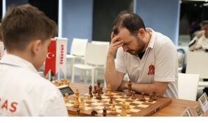 genc-sporcular-istinyede-satranc-turnuvasinda-bulustu.jpg