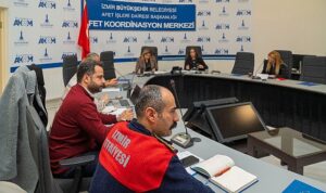 izmir-buyuksehir-belediyesinden-turuncu-kod-alarmi-kriz-masasi-devrede-tum-birimler-sahada.jpg