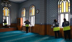 karabaglarda-camilere-ramazan-temizligi.jpg