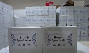 maltepede-ramazan-sofralari-dayanismayla-kuruluyor.jpg