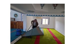 ramazan-oncesi-camilerde-temizlik-yapildi.jpg